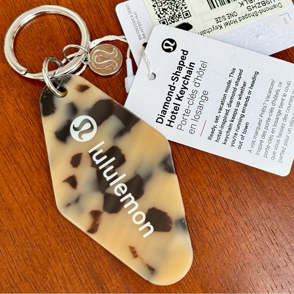 lululemon athletica Tortoise Keychain - Picture 2 of 4